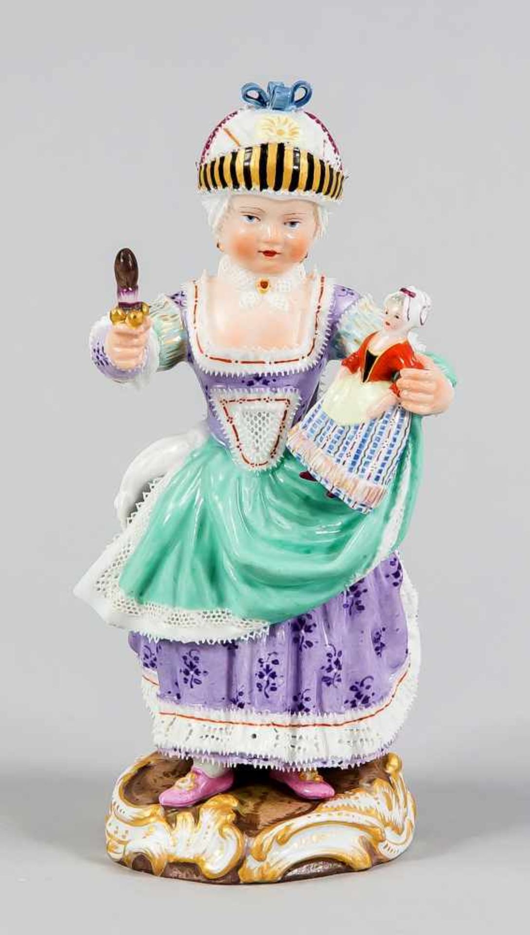 Mädchen mit Puppe und Rassel. Meissen, 1. Wahl. Entwurf Michael Victor Acier, 1770.Ausformung 1860-