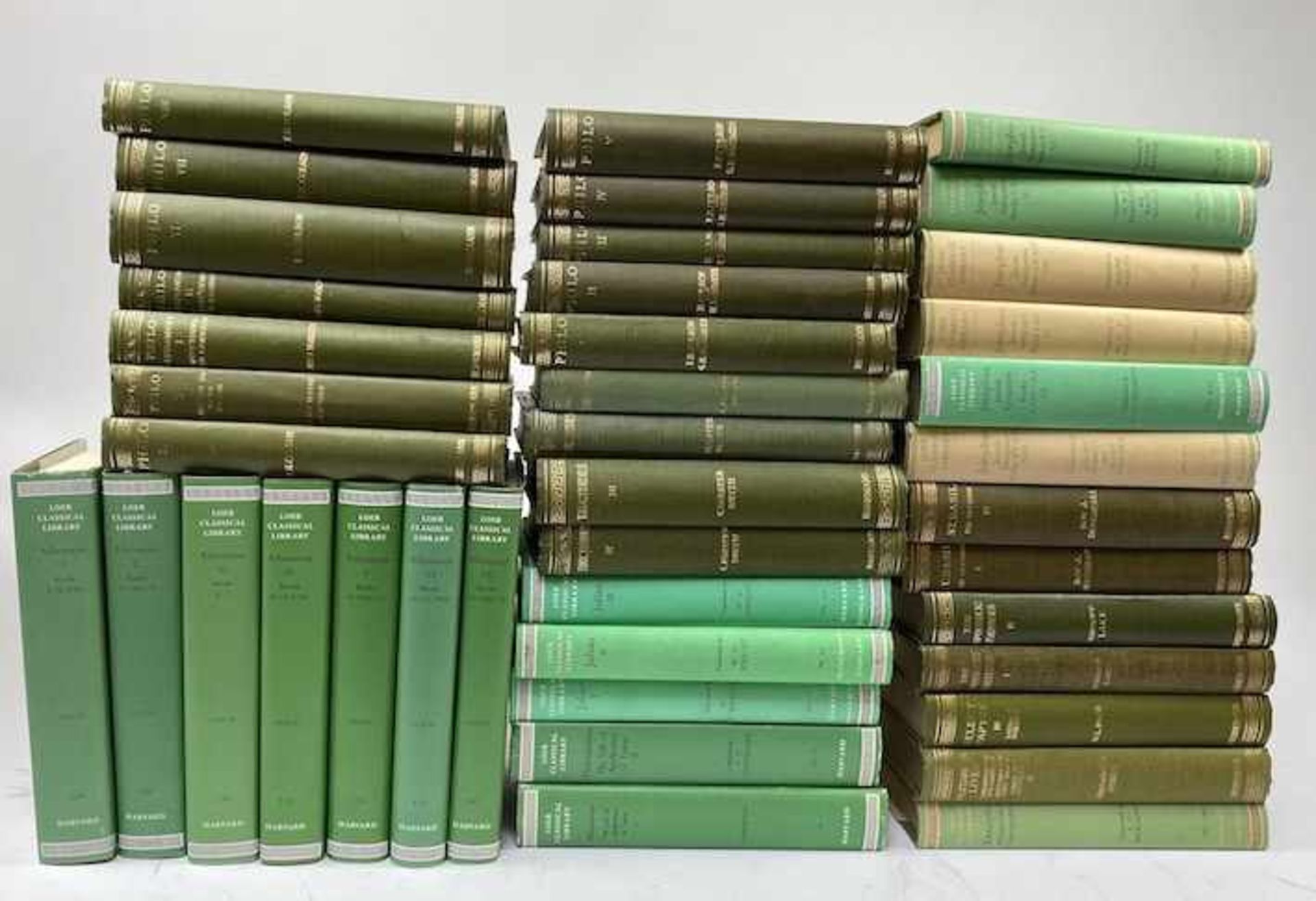 LOEB CLASSICAL LIBRARY. Greek authors. 41 vols. of the series. Ocl. (19) w. dust-j. I.a.: ATHENAEUS.
