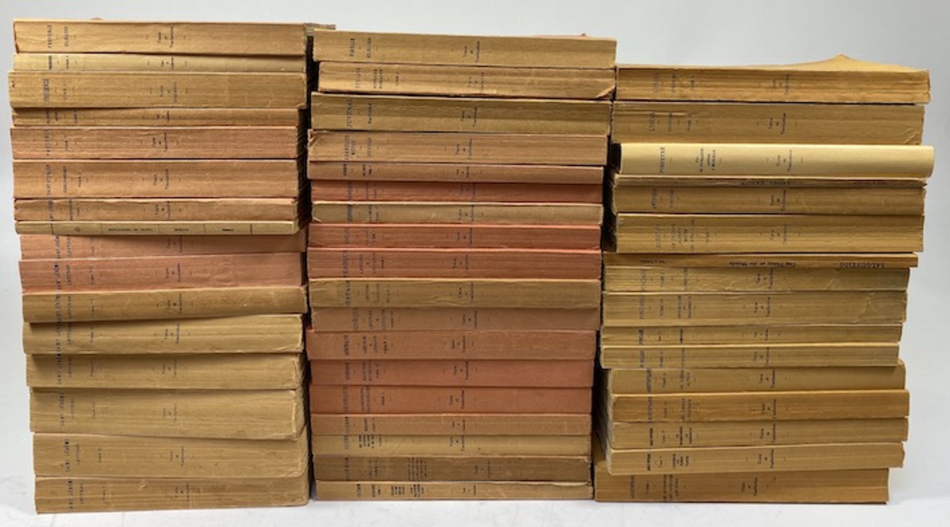 COLLECTION BUDÉ. Série latine (34) (&) grecque (16). Par., 1935-82. Tog. 50 vols. of the series.