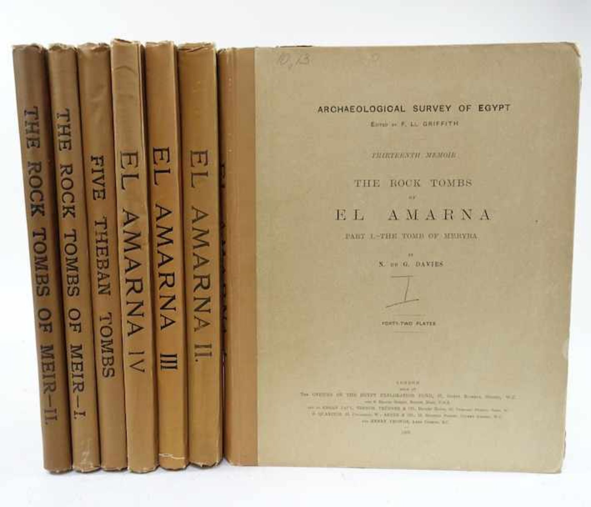 GARIS DAVIES, N. de. The rock tombs of El Amarna. Pt. I- IV. 1903-06. 4 vols. W. 174 plates. --
