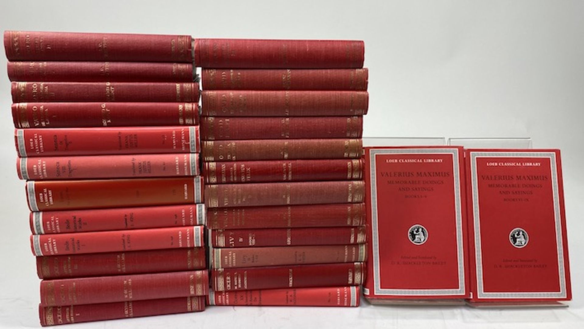 LOEB CLASSICAL LIBRARY. Latin authors. 26 vols. of the series. Ocl. (9) w. dust-j. I.a.: VALERIUS