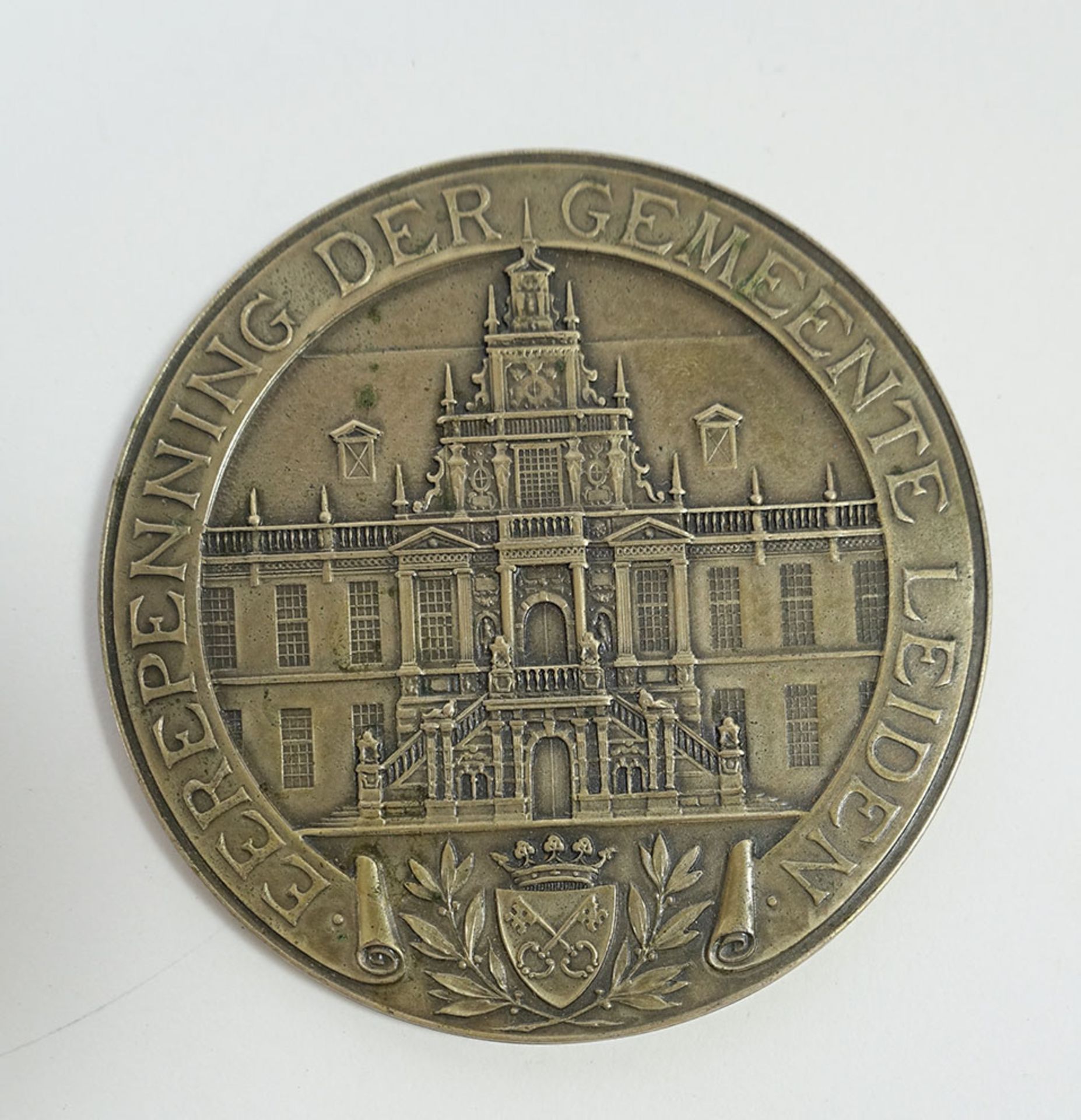 EEREPENNING DER GEMEENTE LEIDEN (voor) J.M.A. Biesheuvel, 3 oktober 1986. Brass medal w. on one