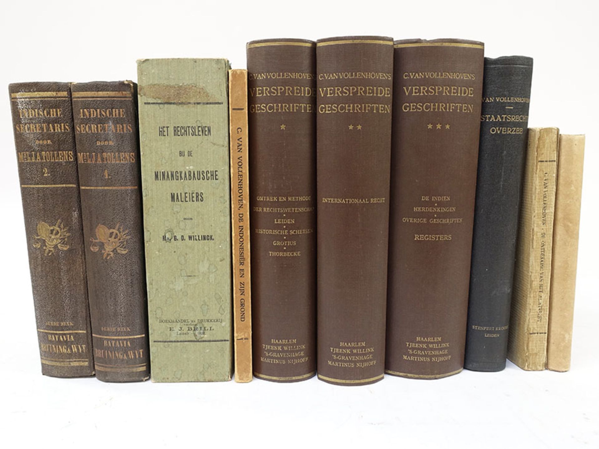LAW -- VOLLENHOVEN, C. v. Verspreide geschriften. 1934-35. 3 vols. W. plates. Lge-8°. Ocl. -- Id.