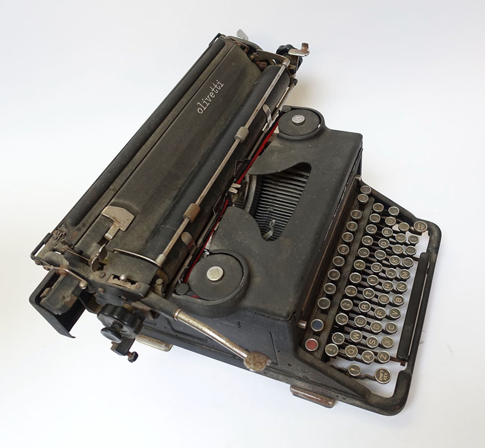 OLIVETTI M40/3 TYPEWRITER. Italy, years of production 1946/47. Amost 18 kg. - Sold without any - Image 2 of 2