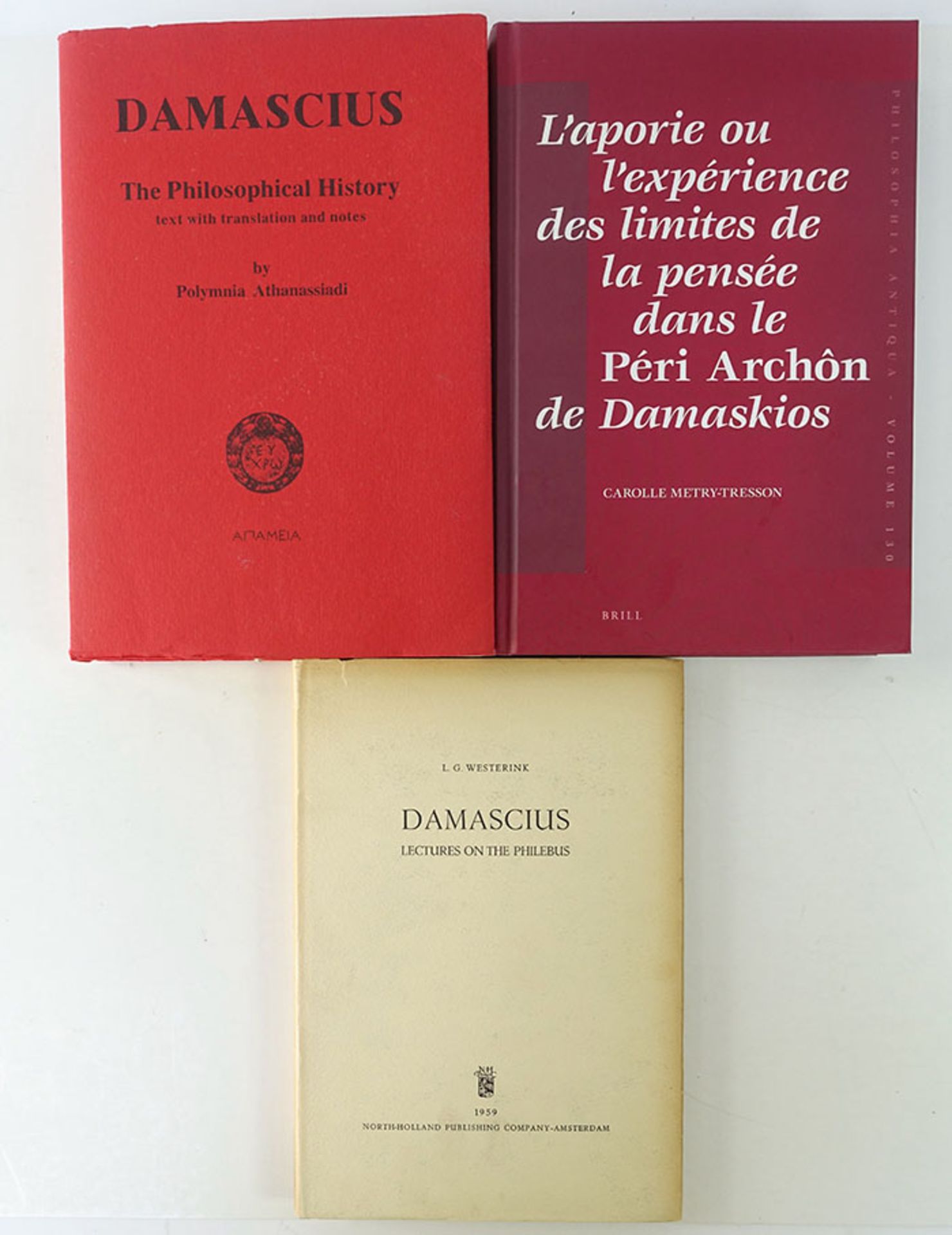 DAMASCIUS. The philosophical history. Text with translation and notes by P. Athanassiadi. (1999).