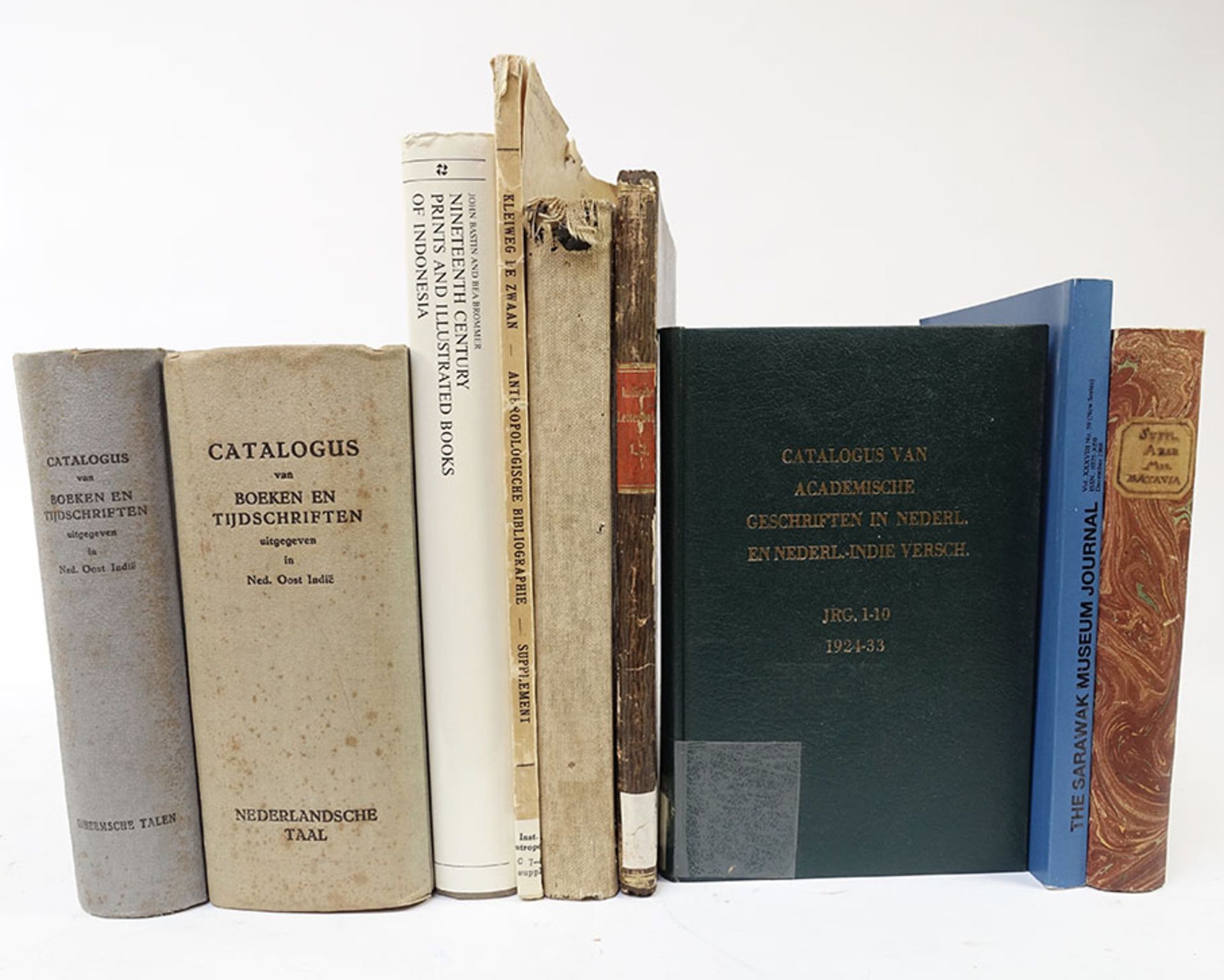 OCKELOEN, G. Catalogus van boeken en tijdschriften uitgeg. in Ned. Oost-Indië van 1870-1937. 1939.