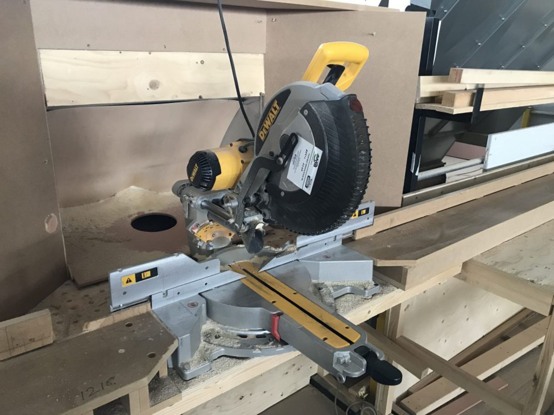 DeWalt DWS780-QS compound mitre saw, 240V - Image 2 of 8