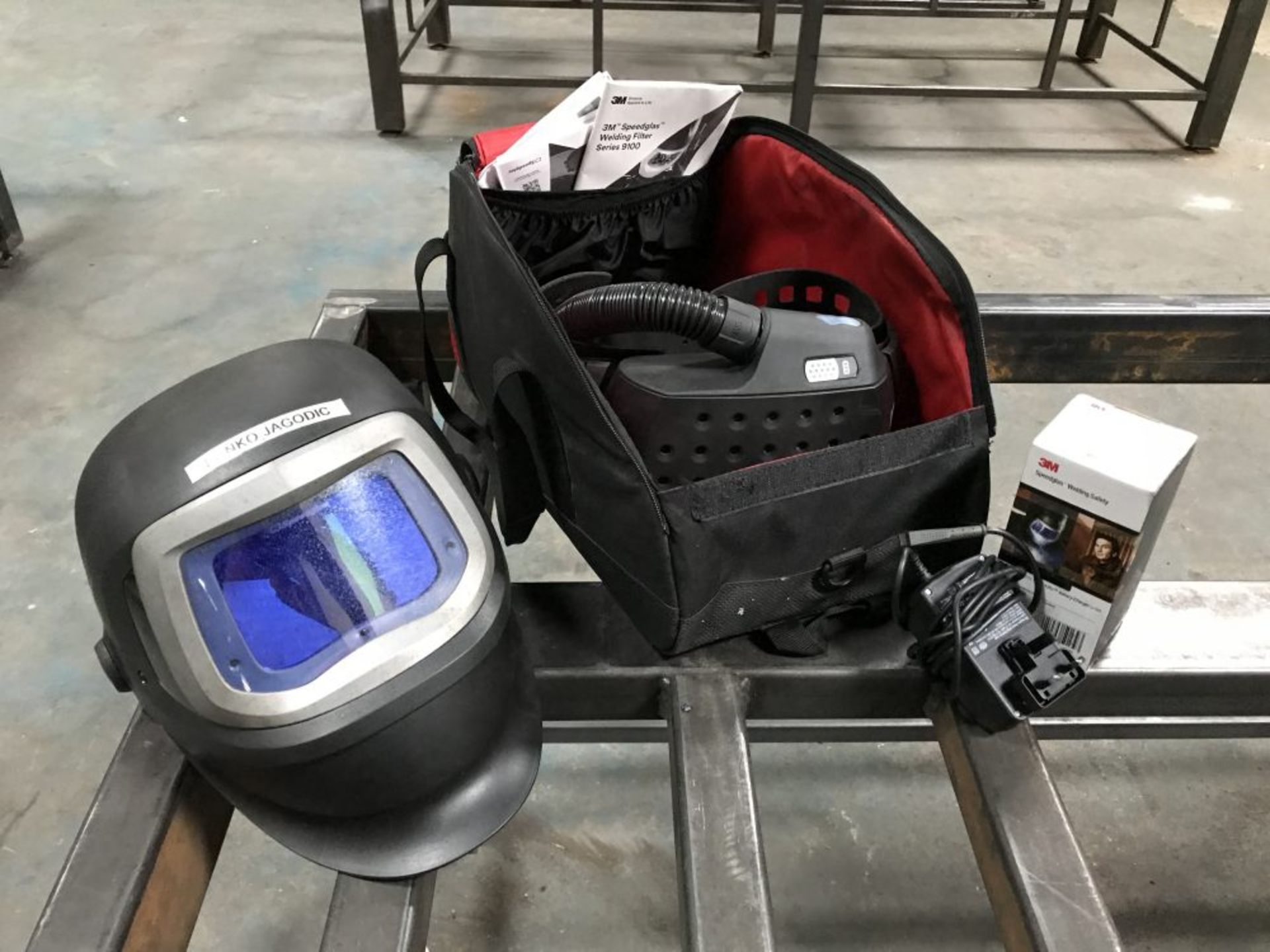 2 3M Speedglas 9100 air respirator welding helmets with Adflow battery packs, chargers and bags - Image 7 of 11