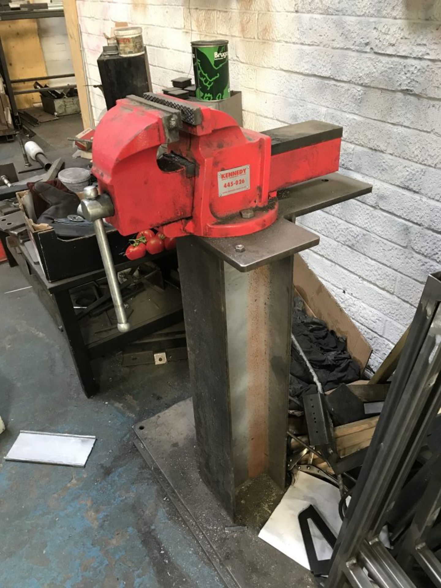 Kennedy 445-026 150mm vice on stand - Image 2 of 3