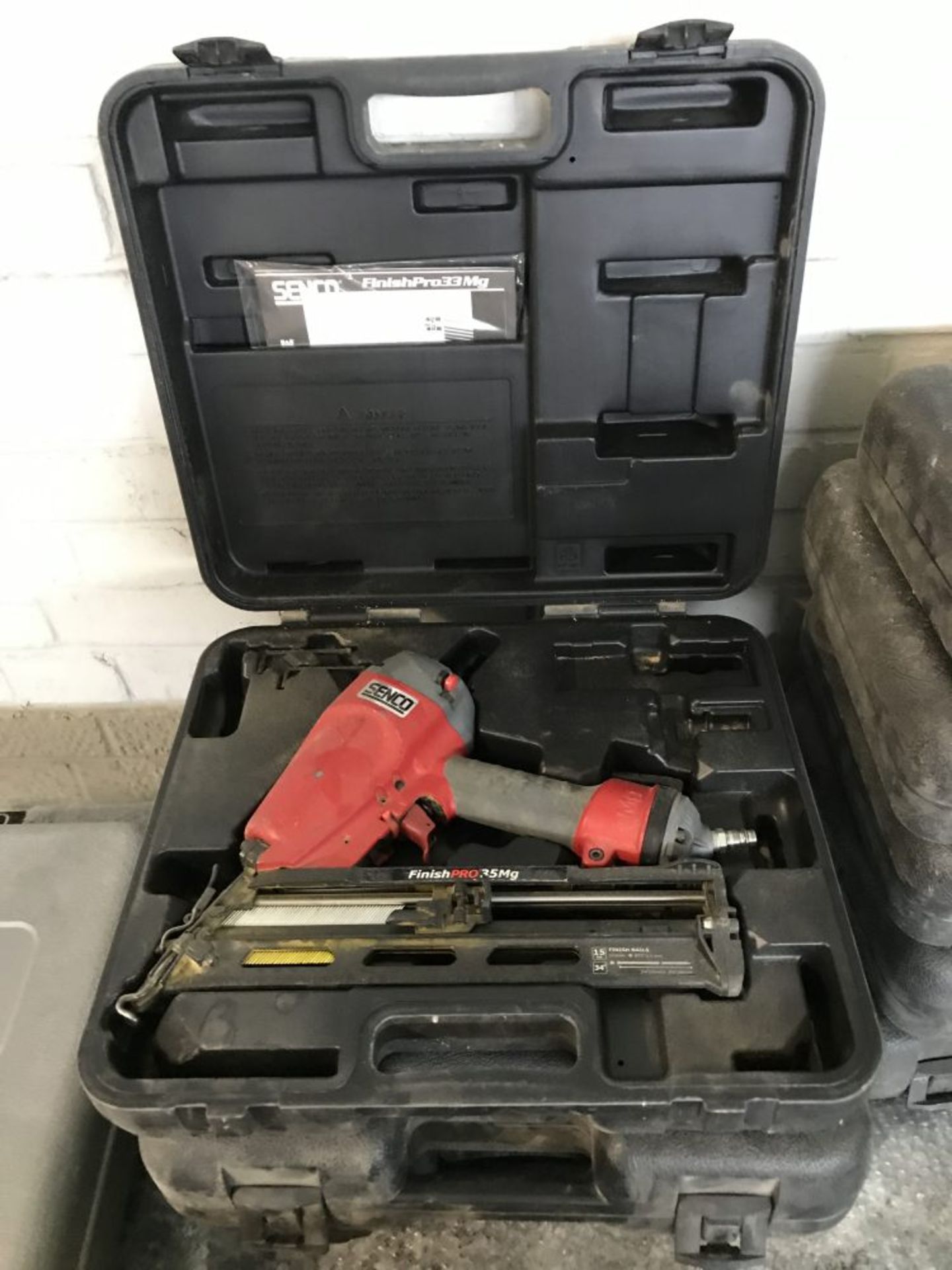 Senco Airfree 25 cordless brad nailer with charger, two batteries and case - Image 3 of 4