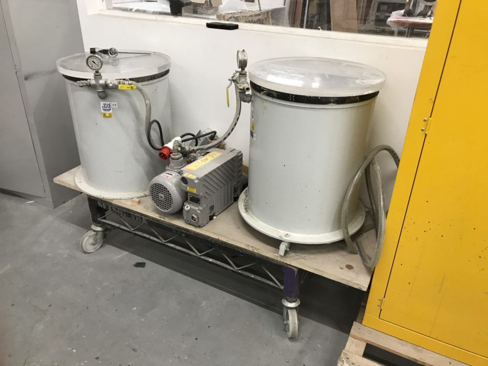 2 Applied Vacuum Engineering DP118K40 vacuum chambers with a DVP LC.40 vacuum pump - Image 2 of 5