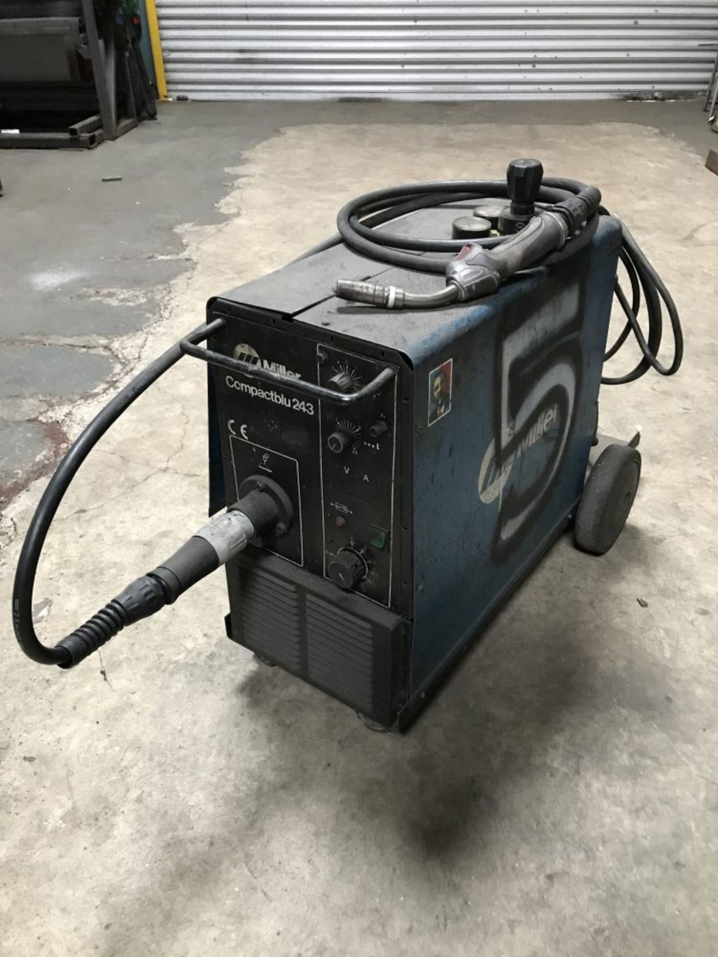 Miller Compactblu 243 welding set with regulator, torch, hose and trolley - Image 2 of 5