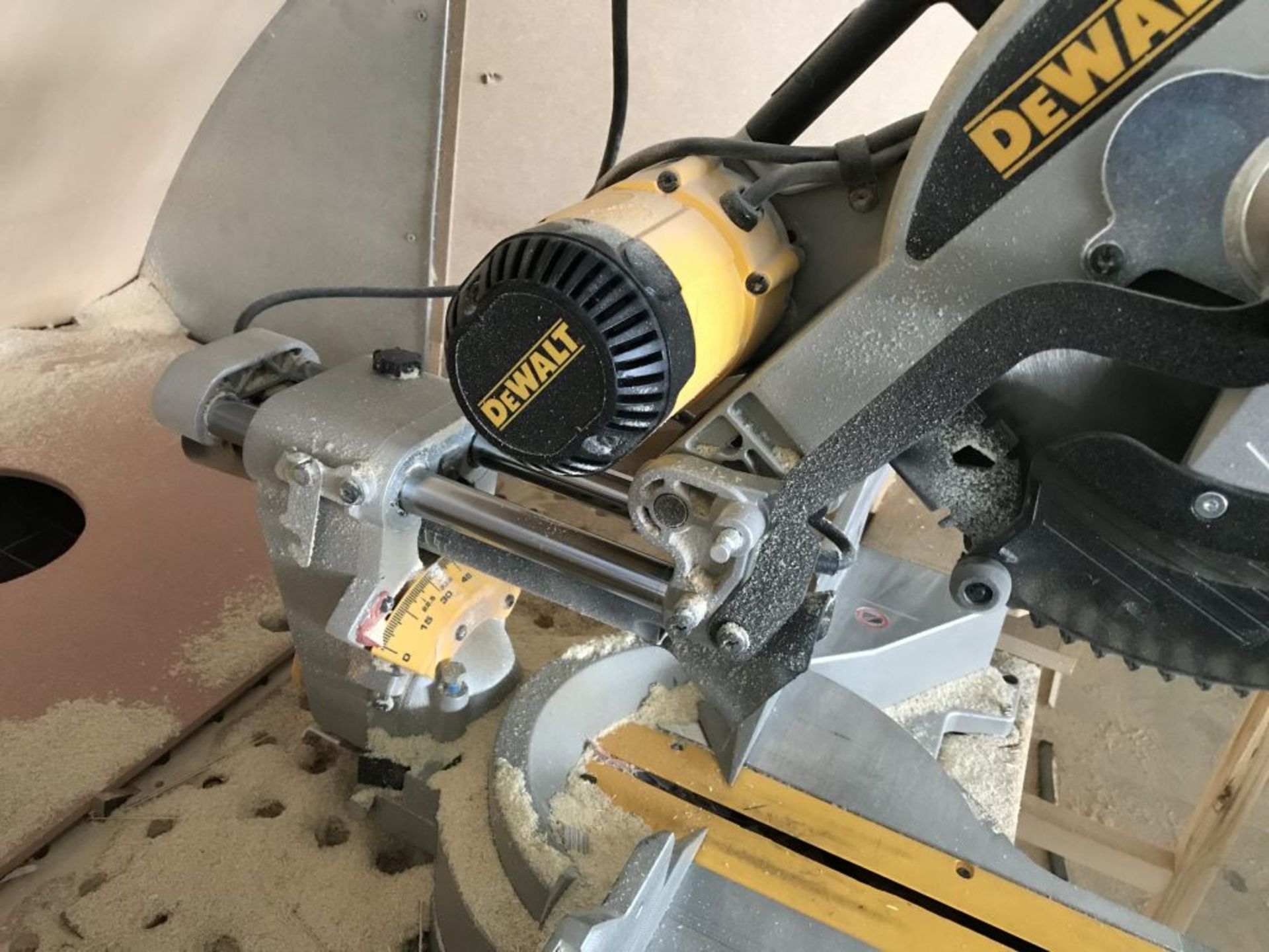 DeWalt DWS780-QS compound mitre saw, 240V - Image 4 of 8