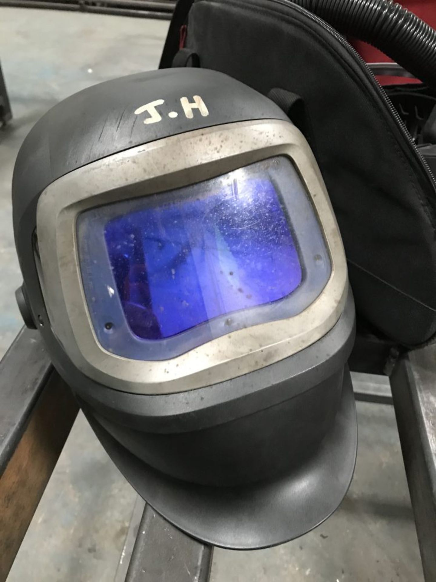 3M Speedglas 9100 air respirator welding helmet with Adflow battery pack, charger and bag. Moulded a - Image 2 of 6