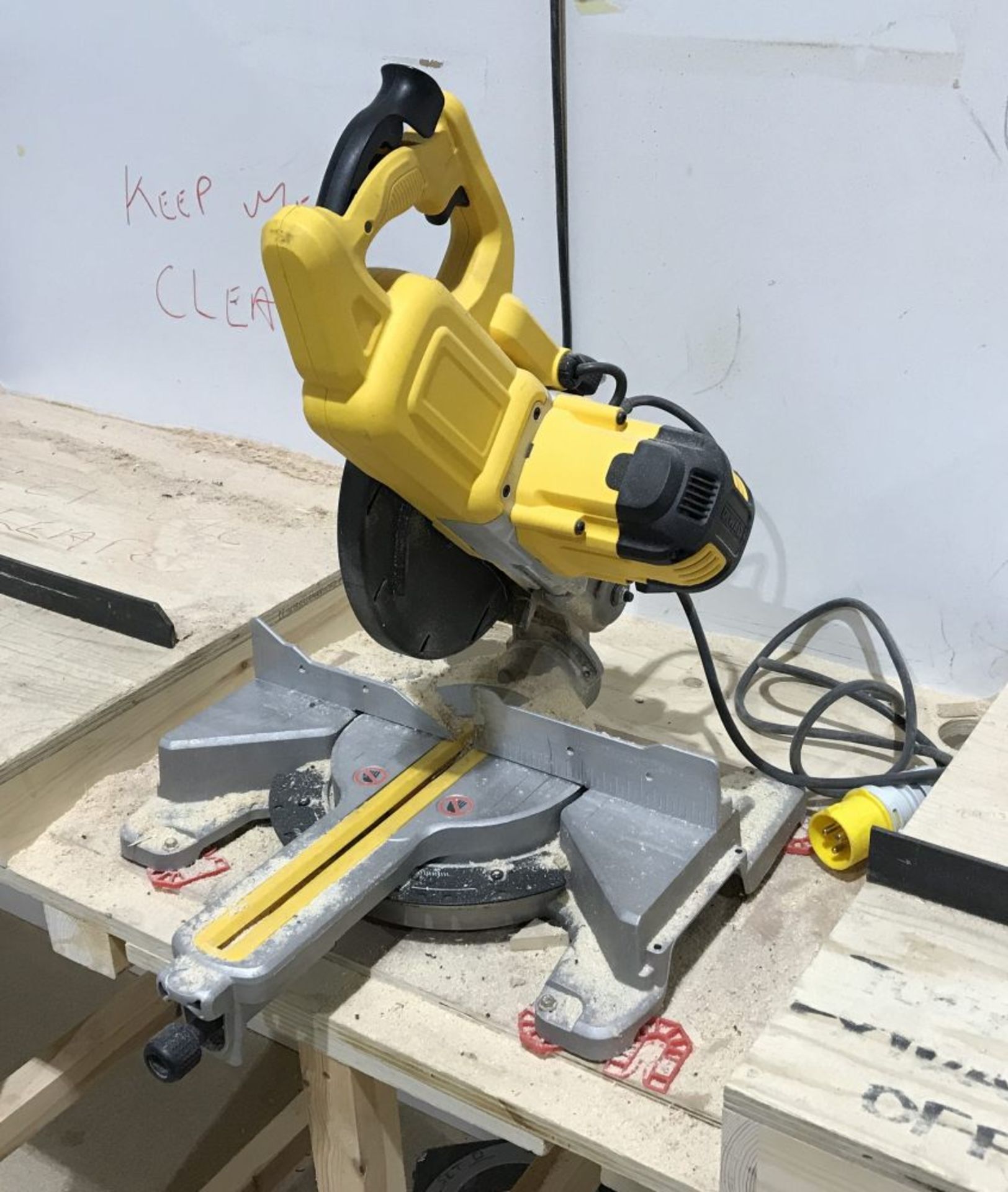 DeWalt DWS774-LX sliding compound mitre saw, 110V - Image 2 of 7