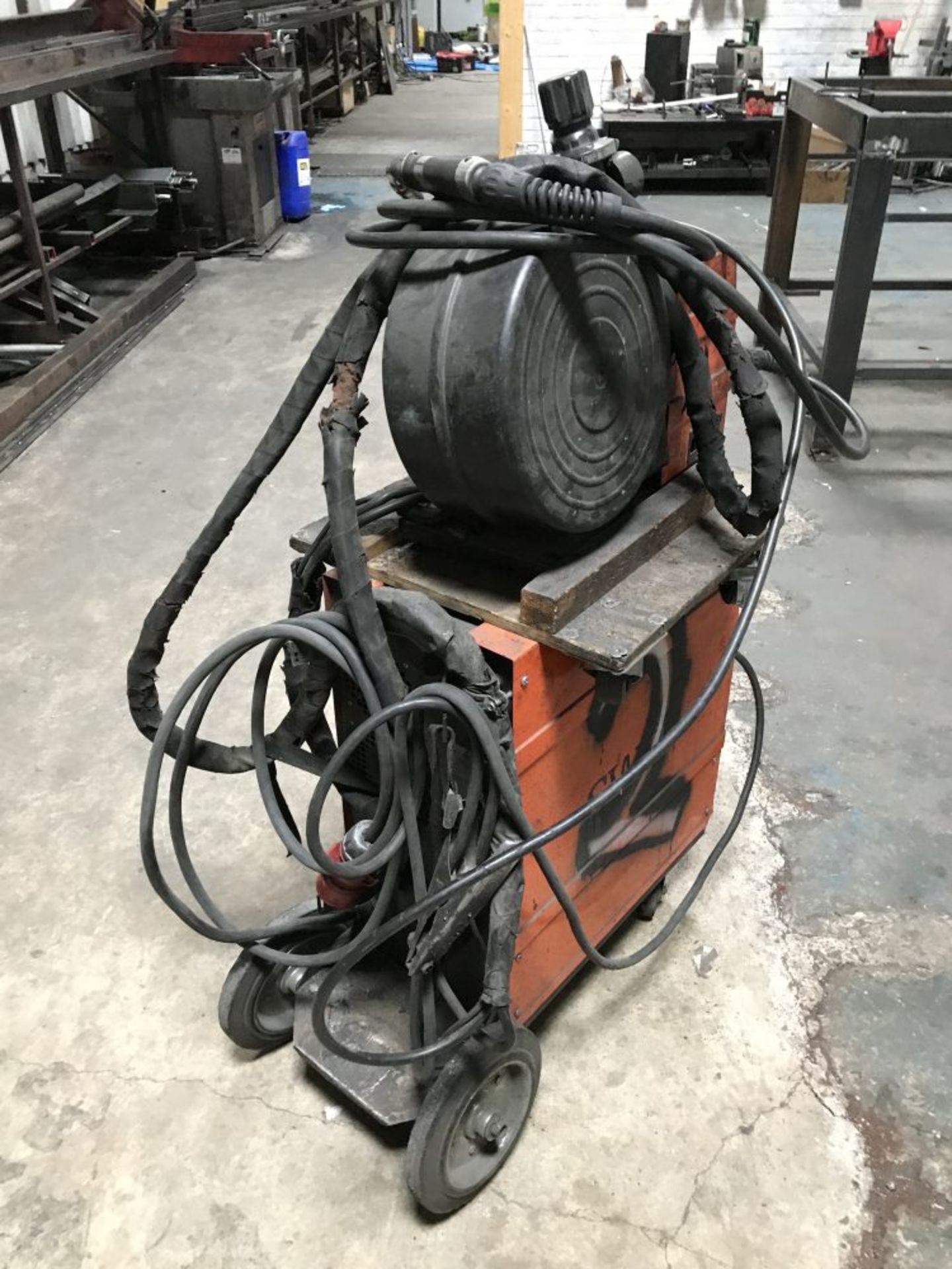 SWP MIG 300S + WF400 welding set with regulator, torch, hose and trolley - Image 6 of 8