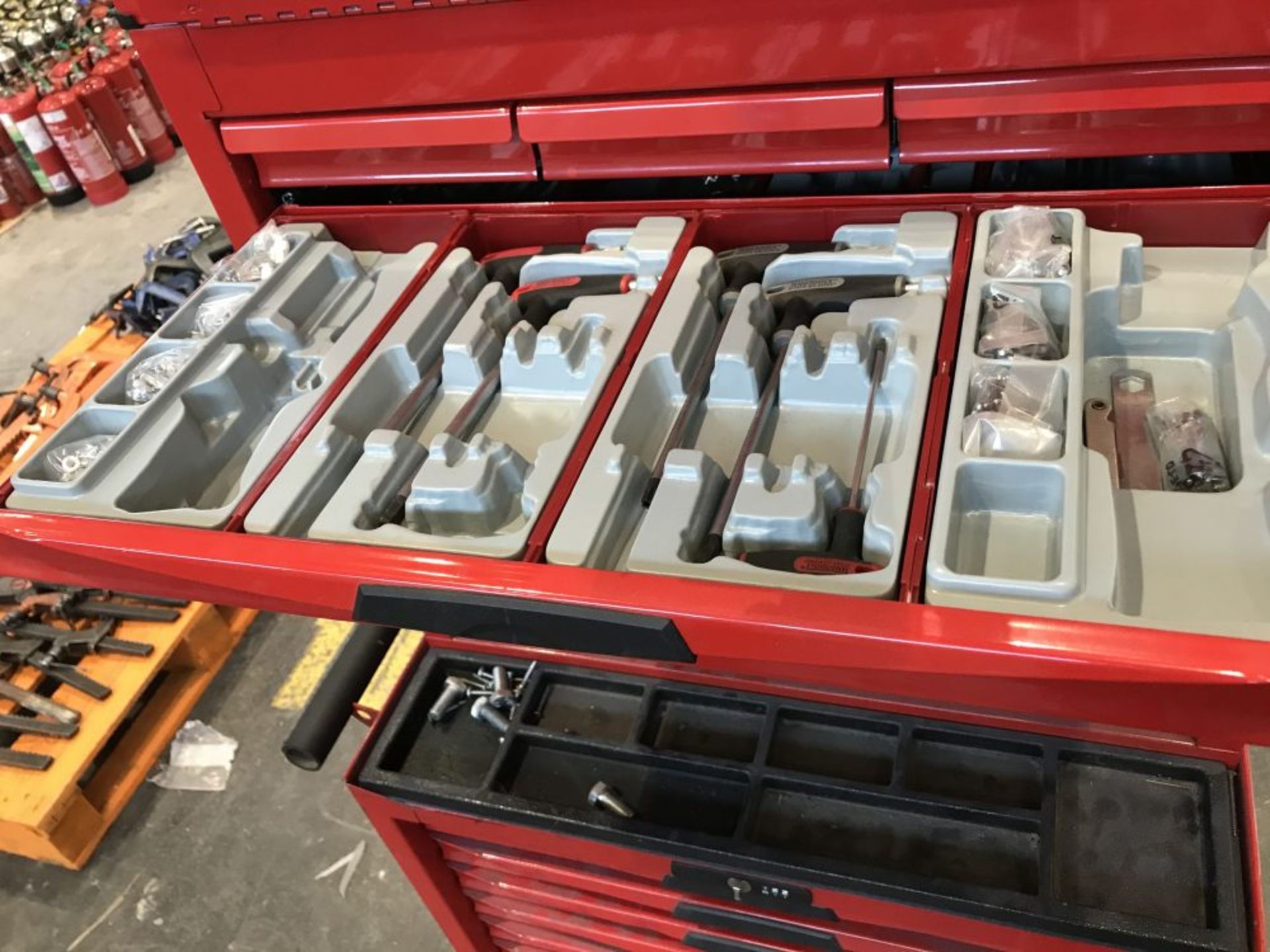 A Teng Tools mobile tool cabinet with additional casters, some tools missing - Image 16 of 17