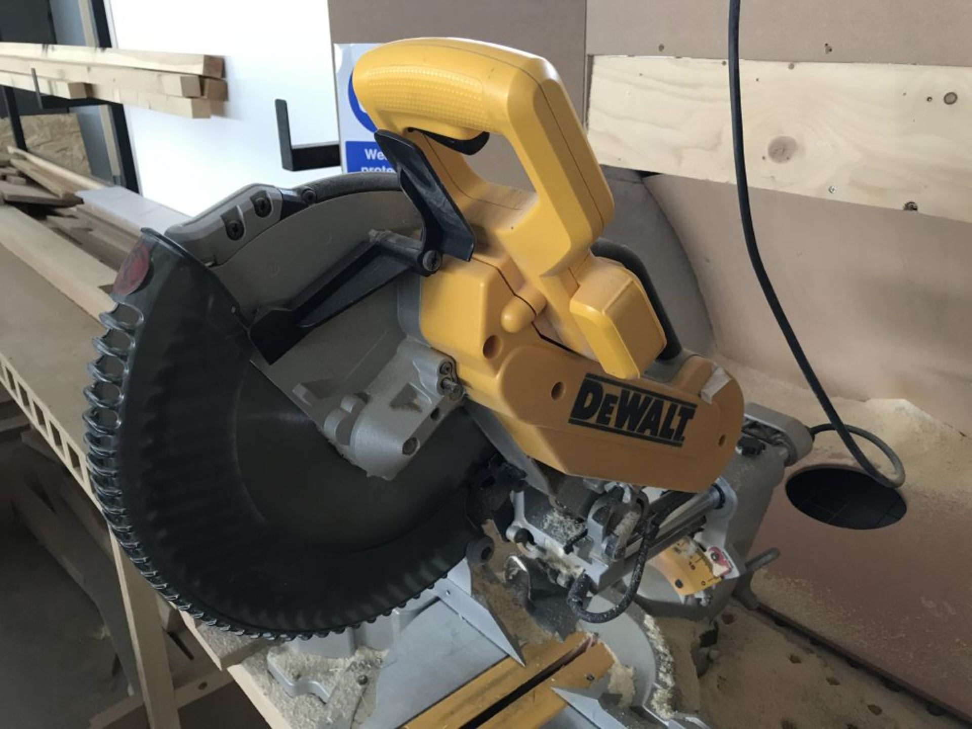 DeWalt DWS780-QS compound mitre saw, 240V - Image 7 of 8