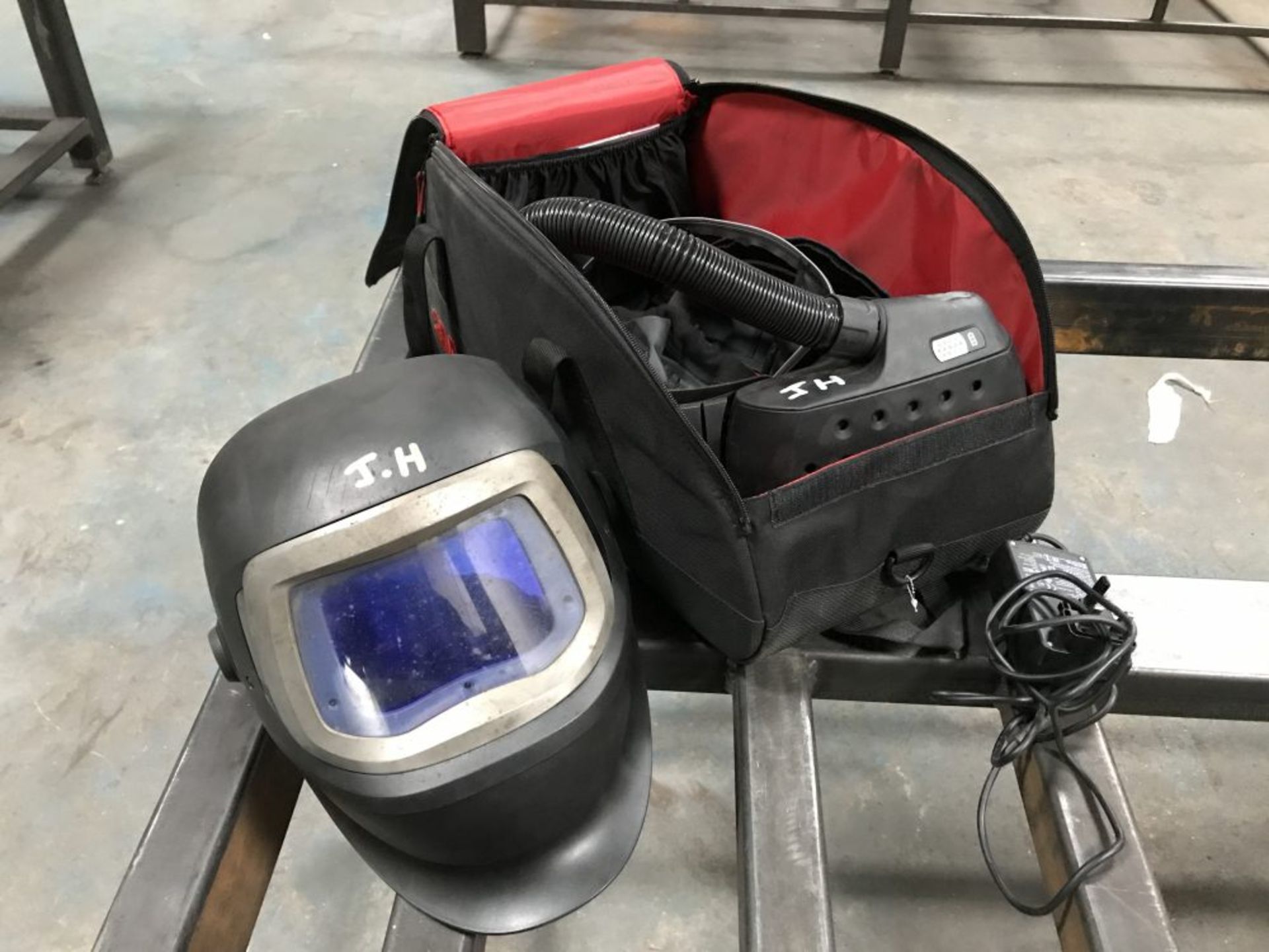 3M Speedglas 9100 air respirator welding helmet with Adflow battery pack, charger and bag. Moulded a