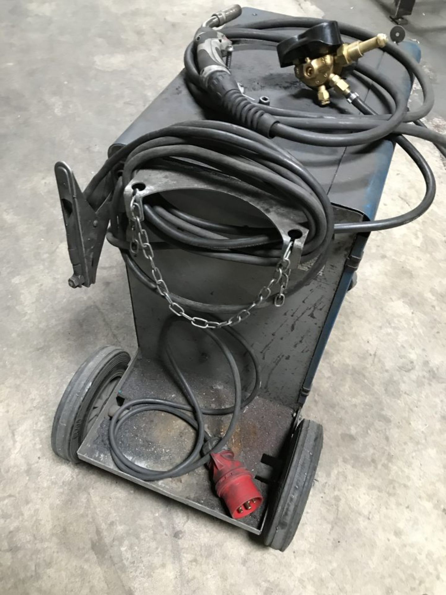 TecArc welding set with regulator, torch, hose and trolley - Image 5 of 6