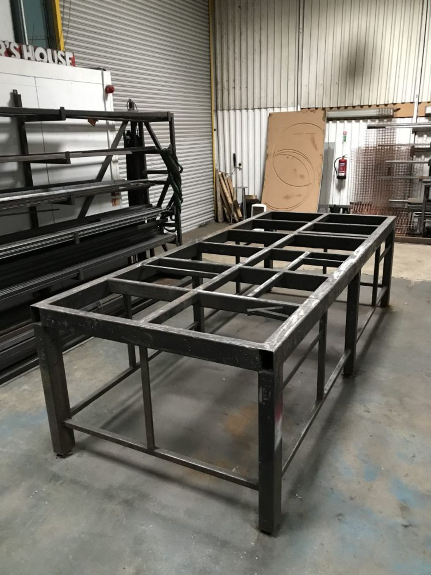 A welding table - Image 2 of 3