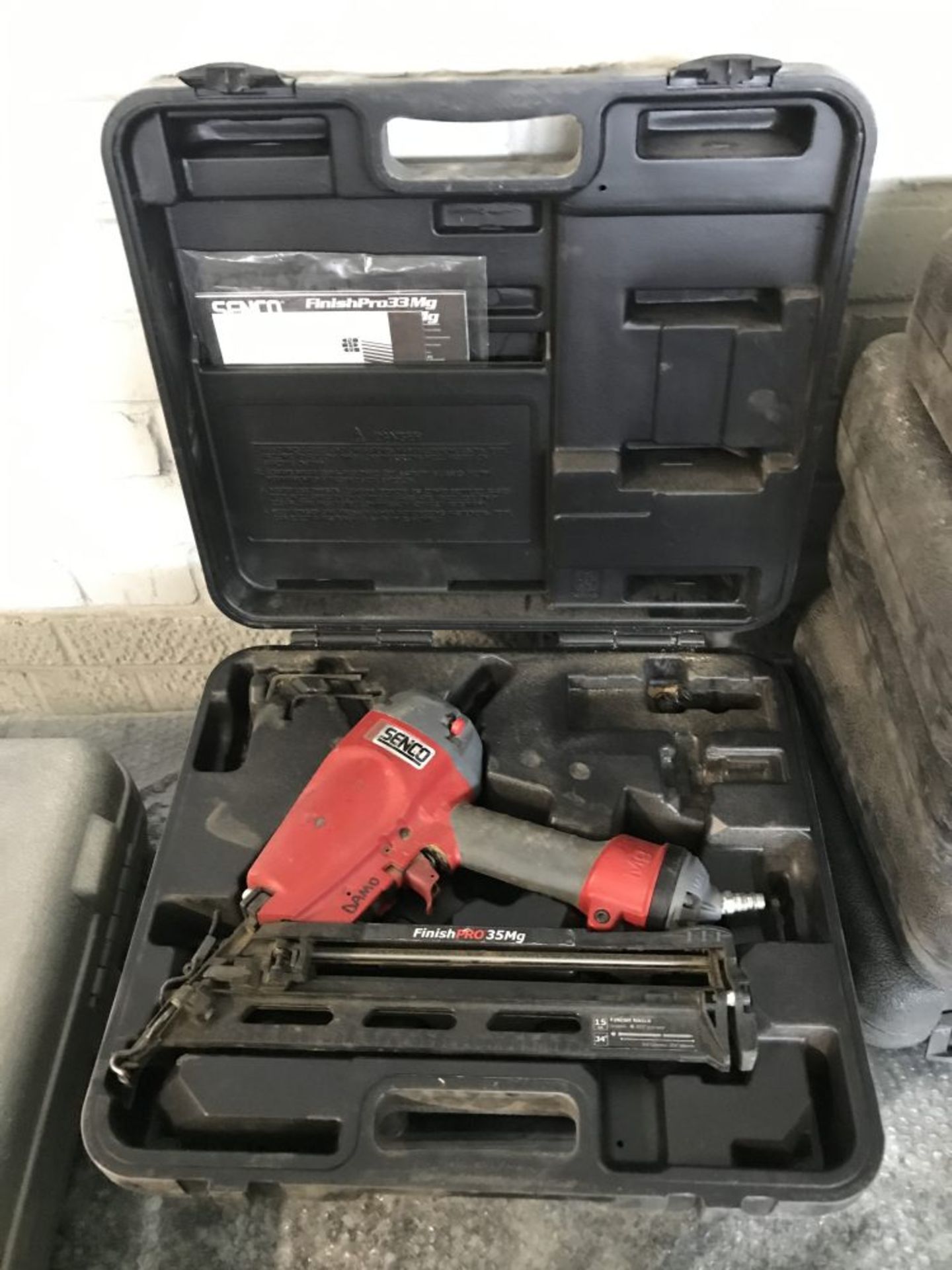 Senco Airfree 25 cordless brad nailer with charger, two batteries and case - Image 2 of 4