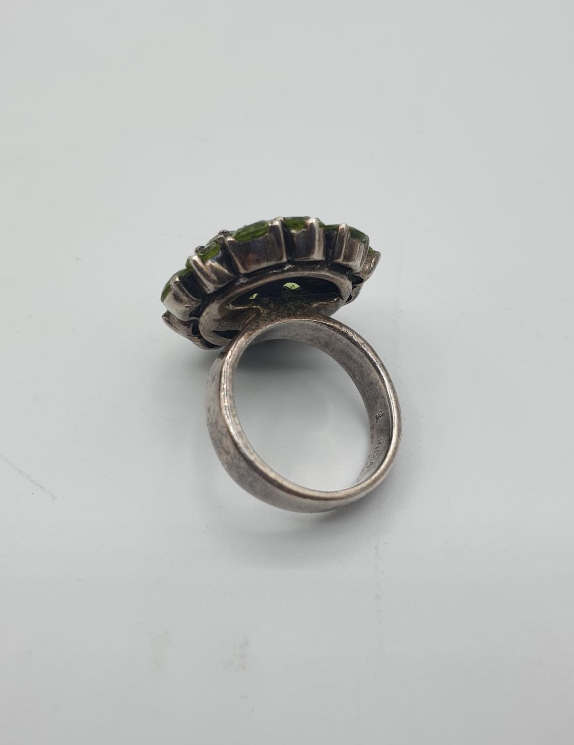 Vintage stone set silver and peridot ring having 19 stones set in flower formation. Size N - Image 4 of 4