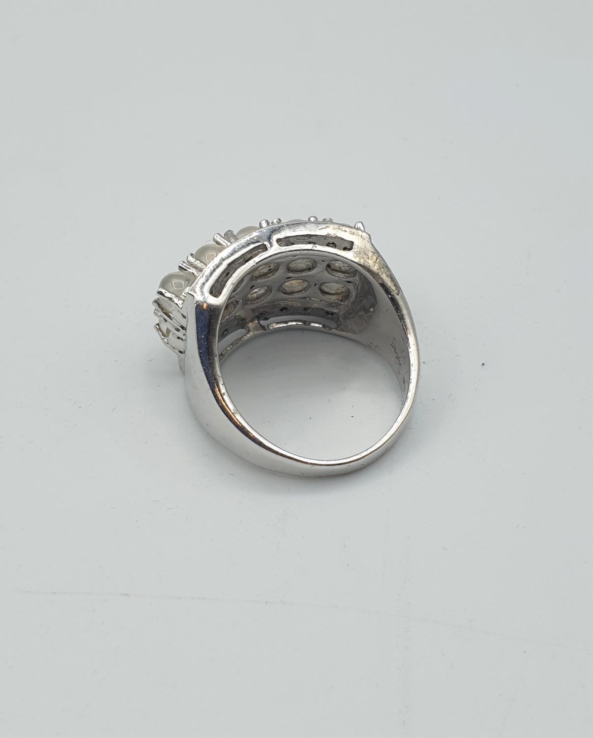 Stone set silver and moonstone ring having 10 stones bordered by two rows of clear stones. - Image 4 of 4