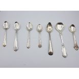 Selection of 6 assorted silver spoons, total weight 113g