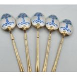 Set of 5 gold plated silver teaspoons with patterned enamel made by Thomas Sahw, Birmingham 1962,