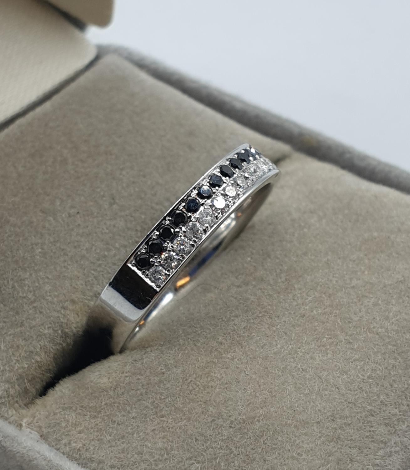 9ct white gold with 2 rows of white and black diamond ring, weight 3.1g. Size N - Image 2 of 4