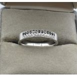 9ct white gold with 2 rows of white and black diamond ring, weight 3.1g. Size N