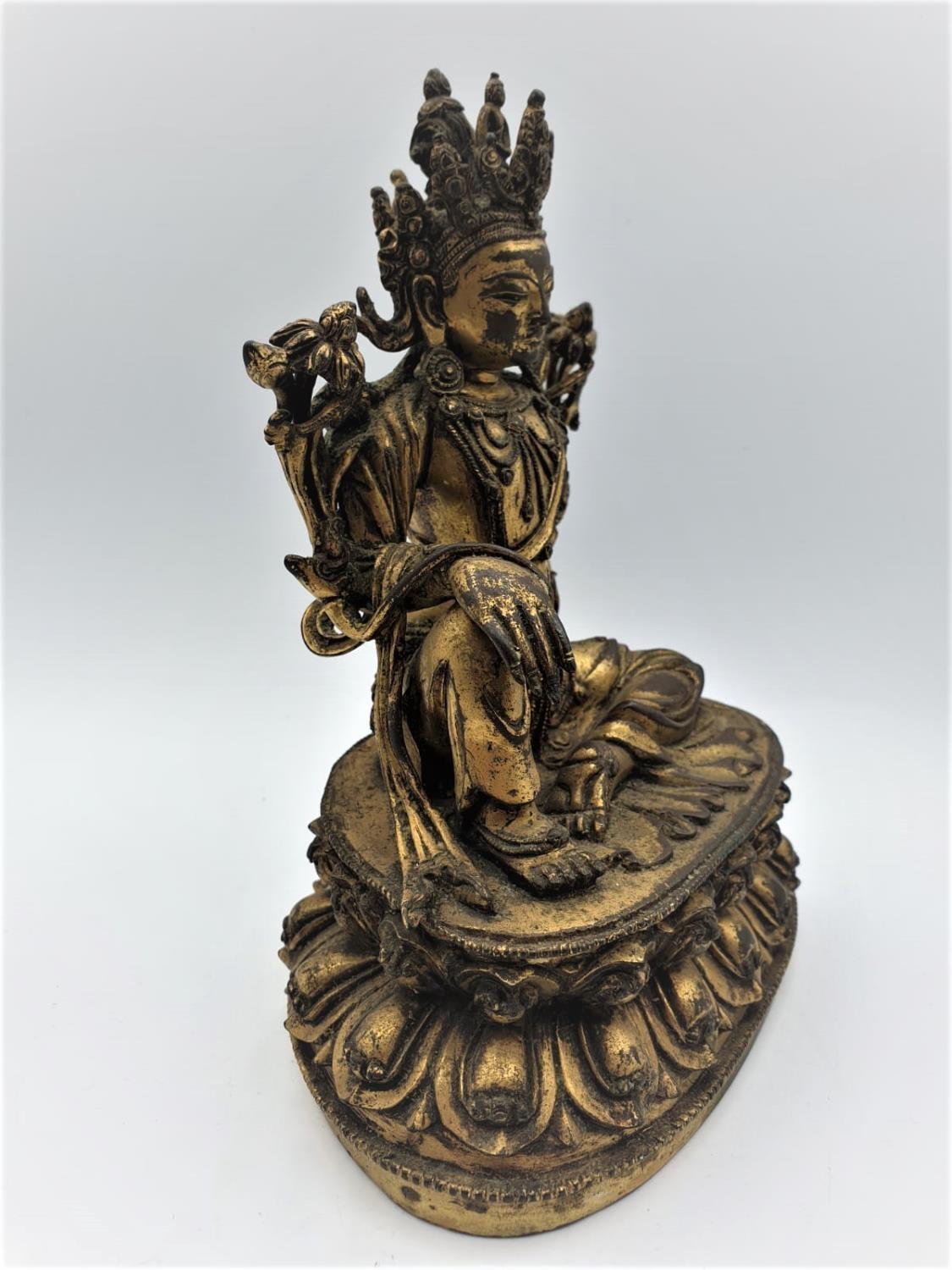 A very early gilded bronze figure of an Oriental Goddess, 17.5cm tall and weight 1341g - Image 43 of 57