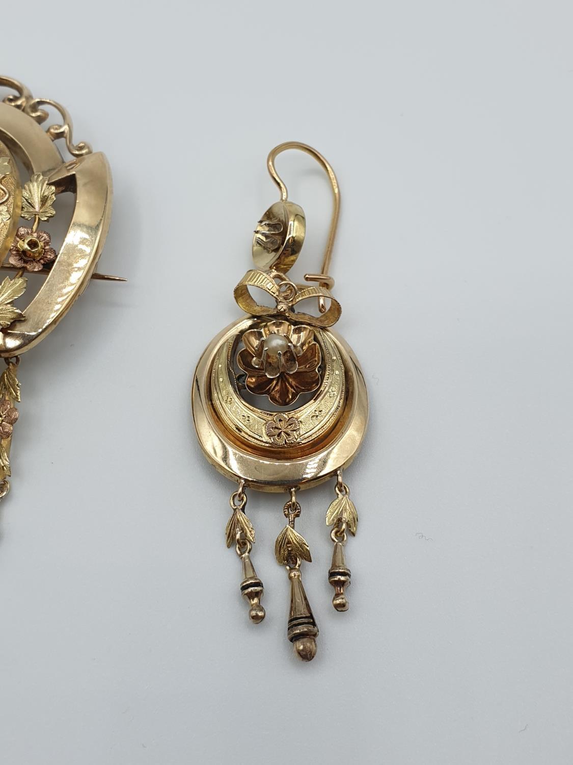 Early Victorian 15ct yellow gold brooch and earring set with seed pearls, weight 17g in total - Image 3 of 8