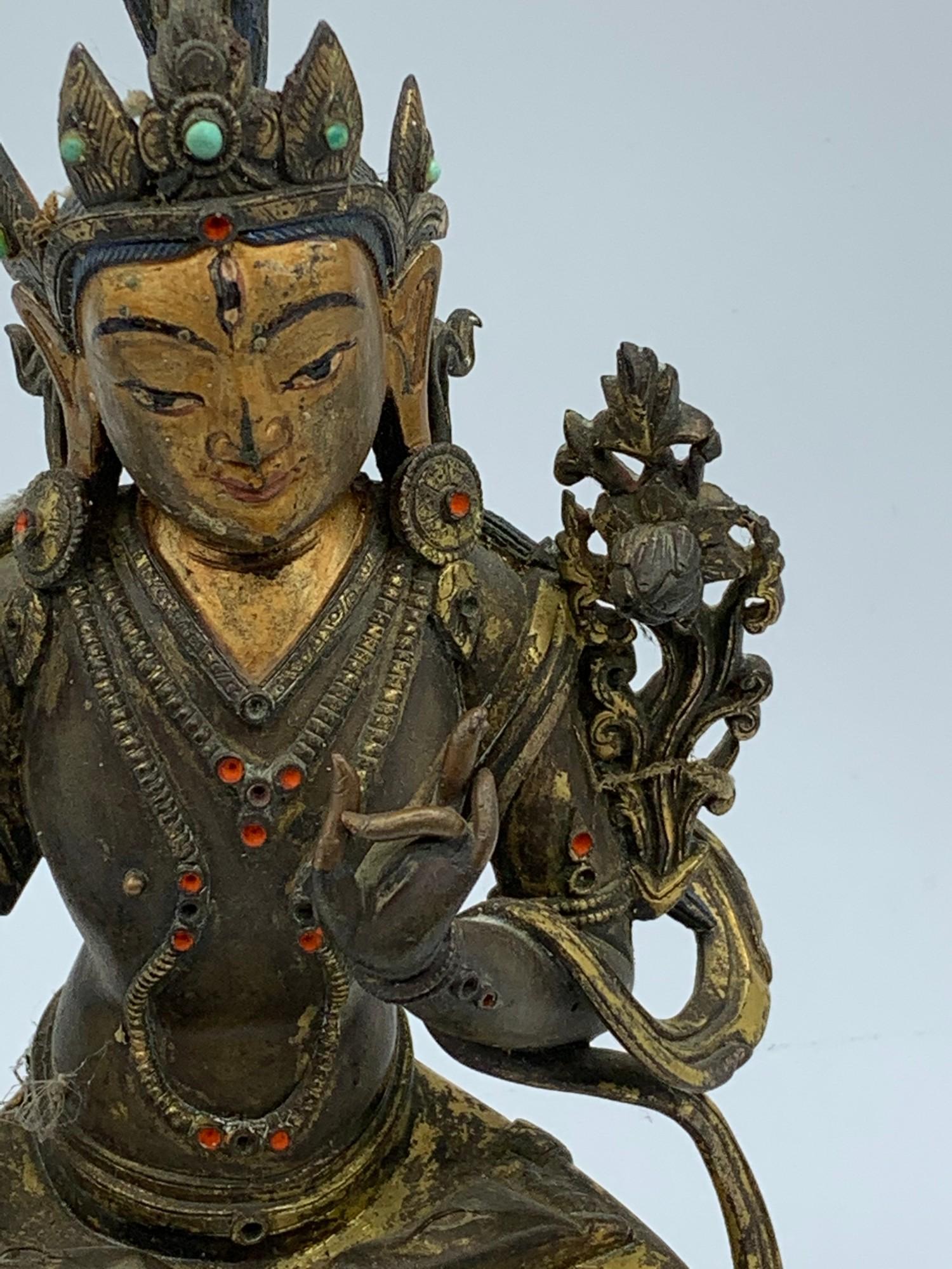 A very early Tibetan religious deity gilt on bronze with turquoise stones and painted dace, weight - Image 4 of 14