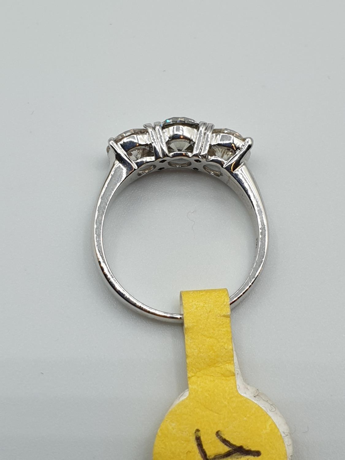 9ct white gold ring with 3 matching diamonds (1.7ct in total), size K and weight 5g - Image 6 of 6