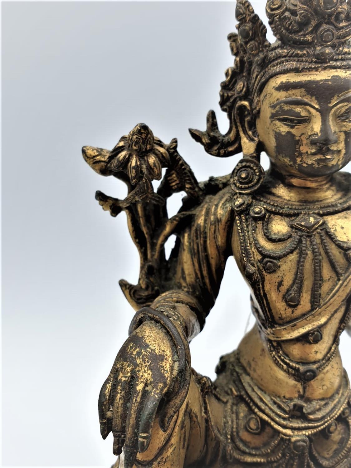 A very early gilded bronze figure of an Oriental Goddess, 17.5cm tall and weight 1341g - Image 11 of 57