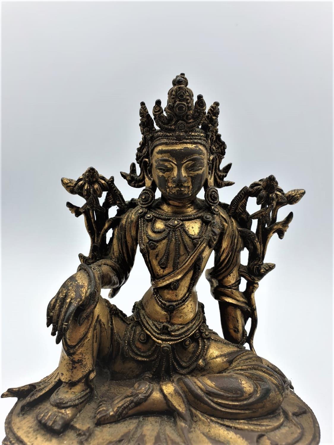 A very early gilded bronze figure of an Oriental Goddess, 17.5cm tall and weight 1341g - Image 24 of 57