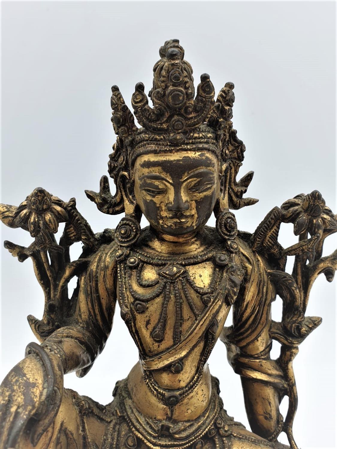 A very early gilded bronze figure of an Oriental Goddess, 17.5cm tall and weight 1341g - Image 31 of 57