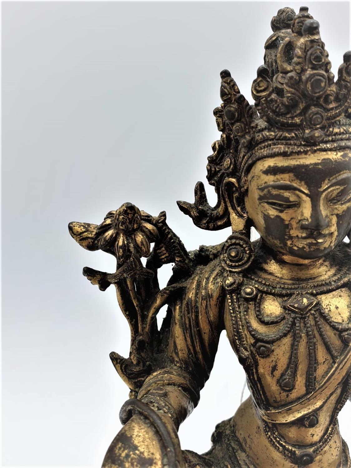 A very early gilded bronze figure of an Oriental Goddess, 17.5cm tall and weight 1341g - Image 7 of 57