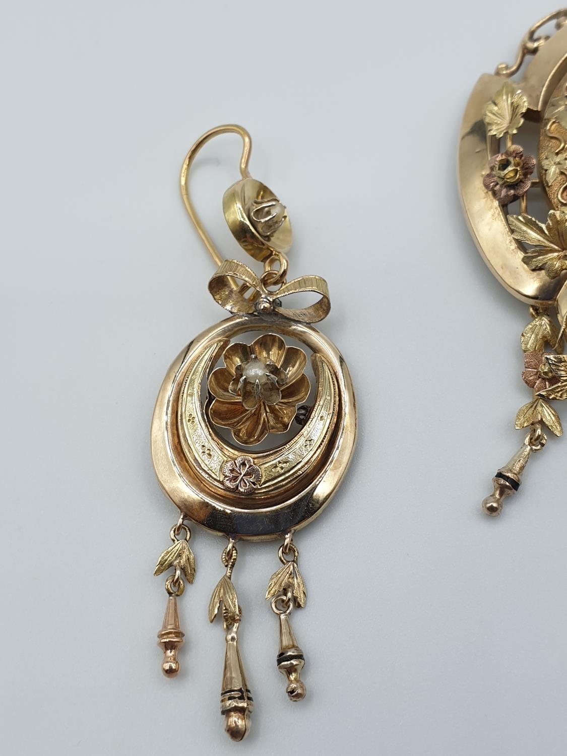 Early Victorian 15ct yellow gold brooch and earring set with seed pearls, weight 17g in total - Image 4 of 8