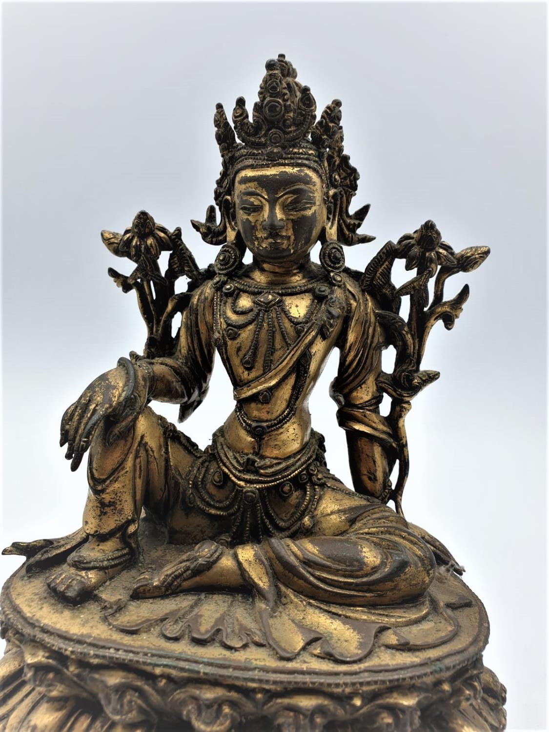 A very early gilded bronze figure of an Oriental Goddess, 17.5cm tall and weight 1341g - Image 21 of 57