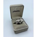 14ct white gold ring with diamonds (approx 1.15ct) weight 11.5g and size T