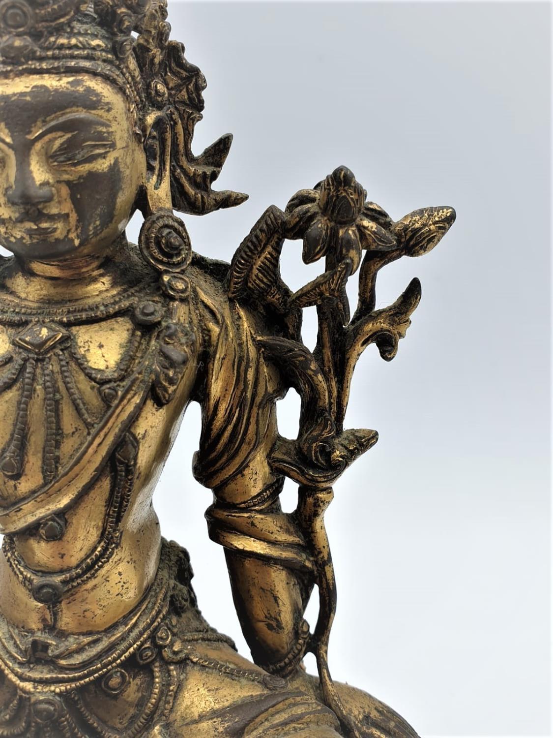 A very early gilded bronze figure of an Oriental Goddess, 17.5cm tall and weight 1341g - Image 28 of 57