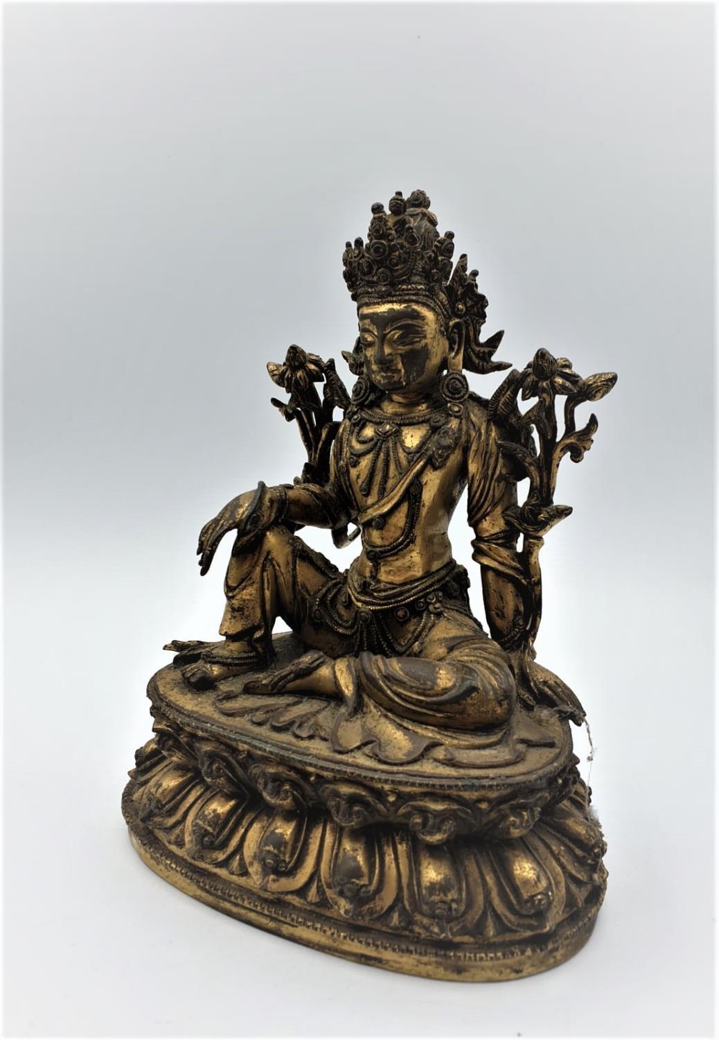 A very early gilded bronze figure of an Oriental Goddess, 17.5cm tall and weight 1341g - Image 5 of 57