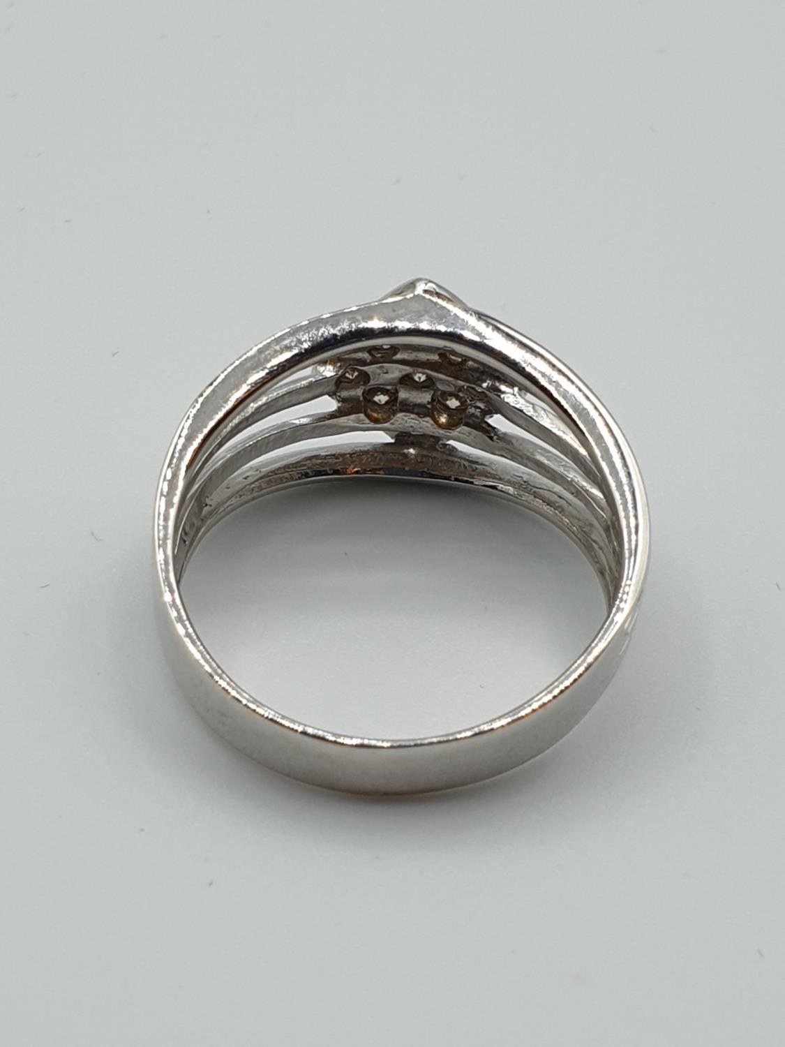 18ct white gold ring with champagne diamonds inset, weight 5g and size Q - Image 4 of 5