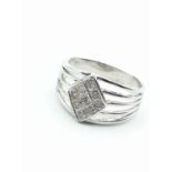 18ct white gold ring with champagne diamonds inset, weight 5g and size Q
