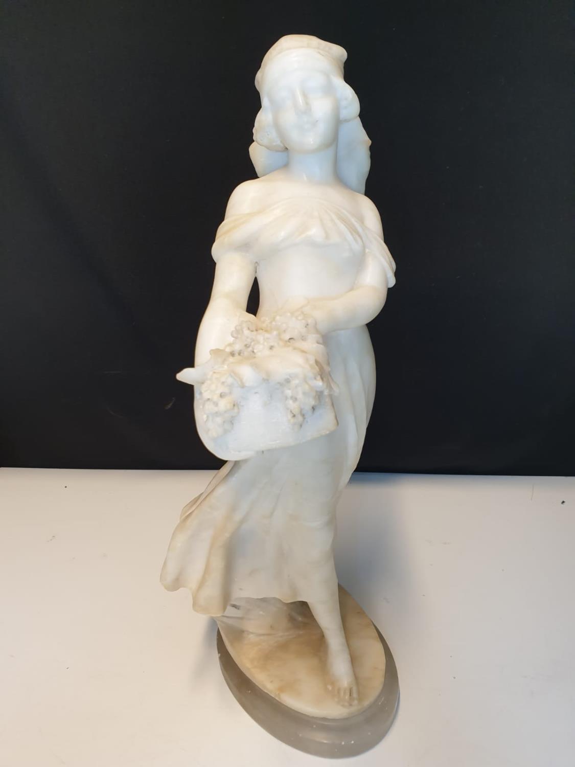 Marble statue of a lady selling grapes circa 1900, with a weight of 12kg.