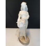 Marble statue of a lady selling grapes circa 1900, with a weight of 12kg.