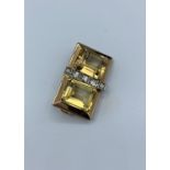 18ct gold diamond and citrine brooch, weight 7.2g consists of a row of 5 diamonds flanked by the